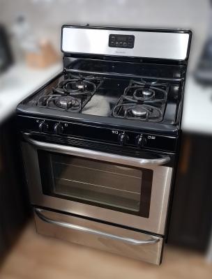 Frigidaire FFGF3047LSF Range