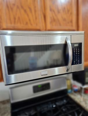 Frigidaire FGMV174KFB Microwave