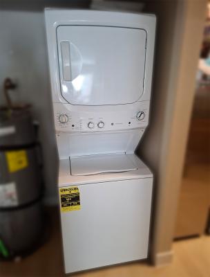 GE GUD27ESSM1WW Dryer