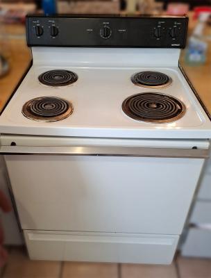 Hotpoint RB525V4WH Range