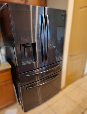 Samsung RF28R7201SG Refrigerator
